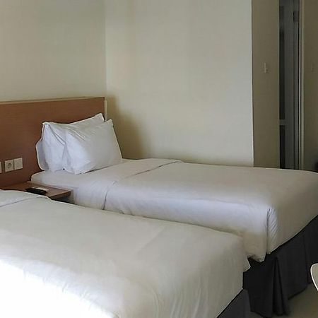 Big Fish Hotel Manado Buitenkant foto