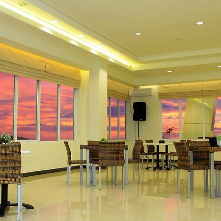 Big Fish Hotel Manado Buitenkant foto