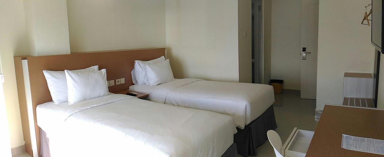 Big Fish Hotel Manado Buitenkant foto