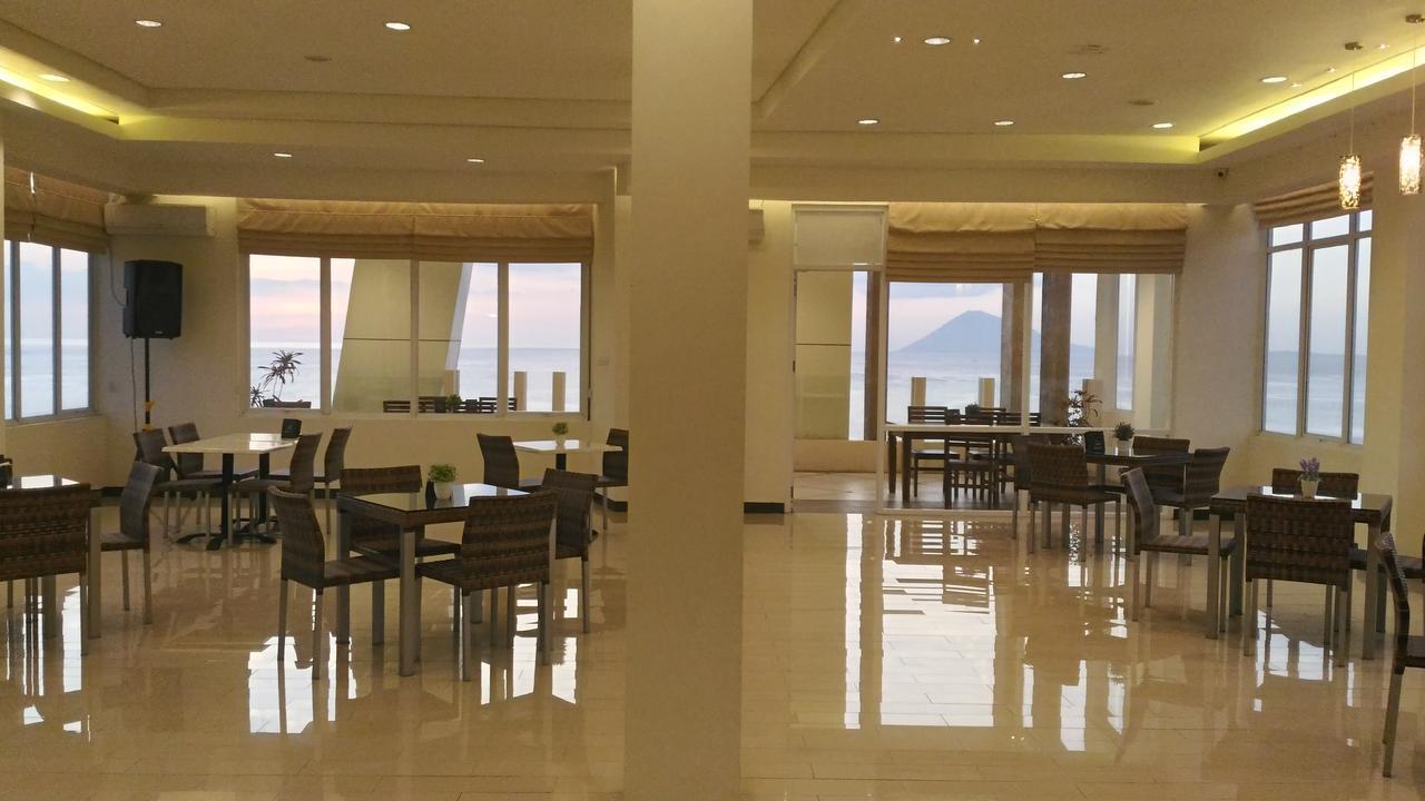 Big Fish Hotel Manado Buitenkant foto
