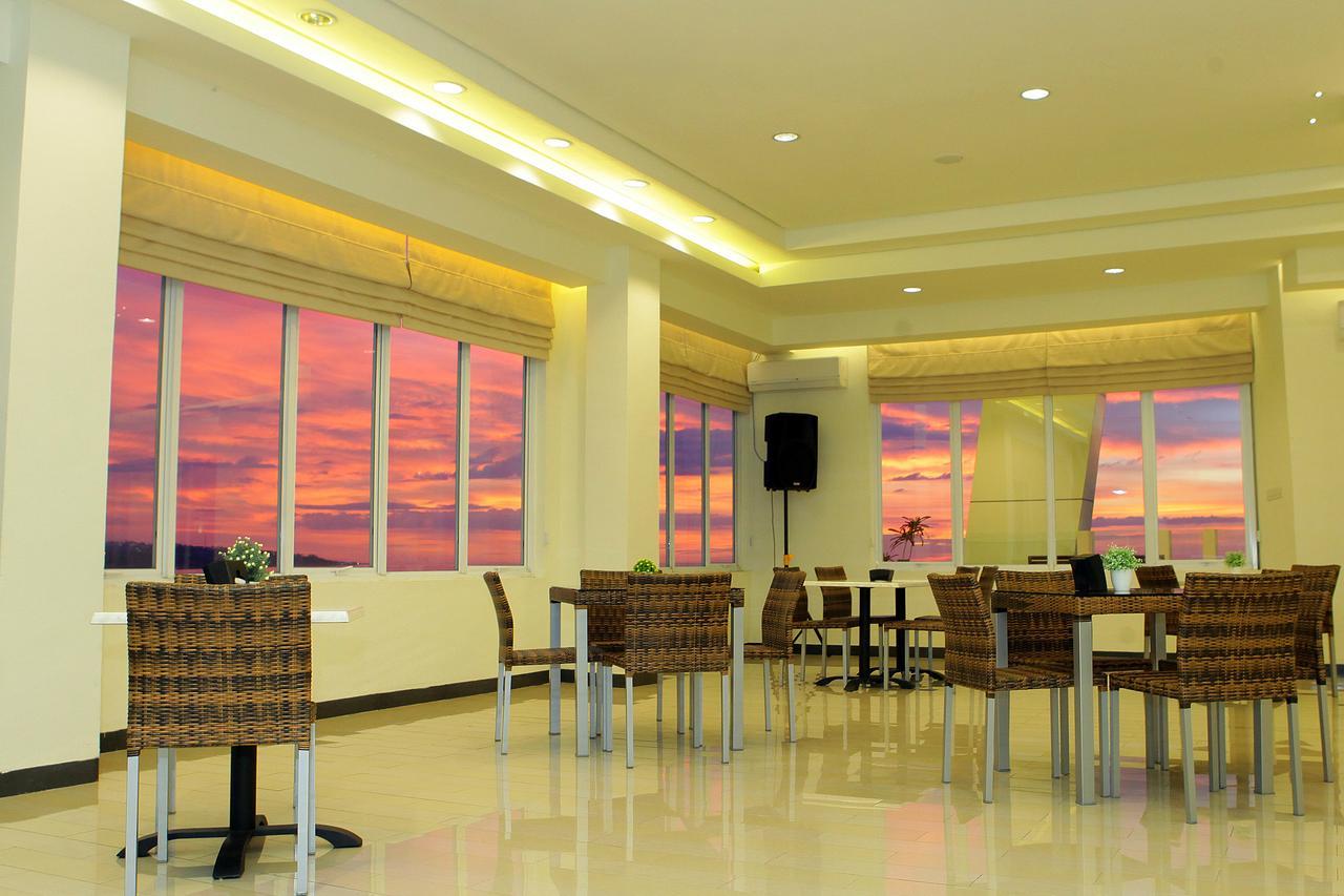 Big Fish Hotel Manado Buitenkant foto