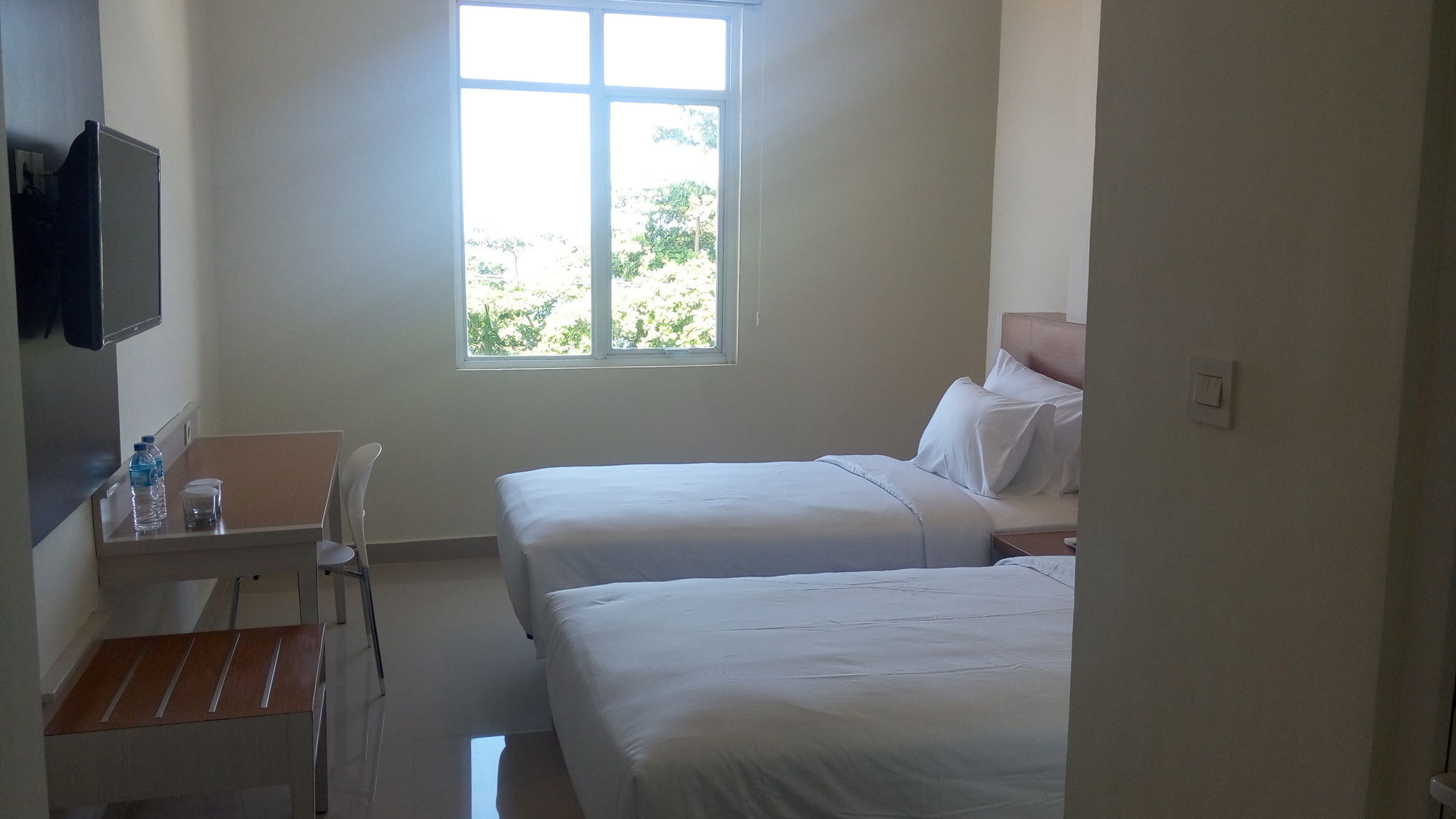 Big Fish Hotel Manado Buitenkant foto