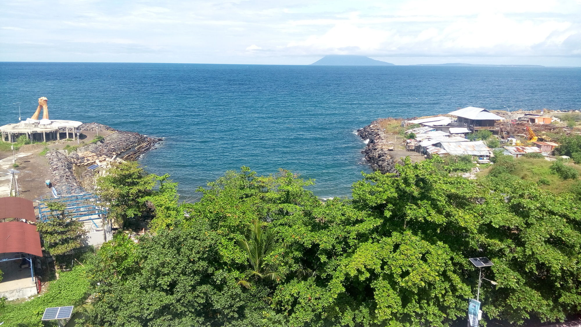Big Fish Hotel Manado Buitenkant foto