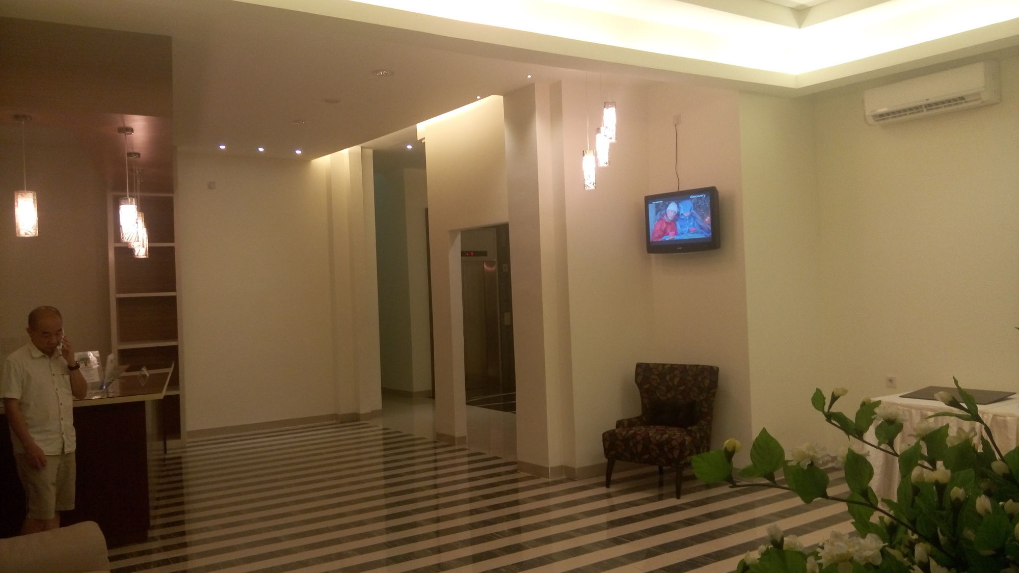 Big Fish Hotel Manado Buitenkant foto