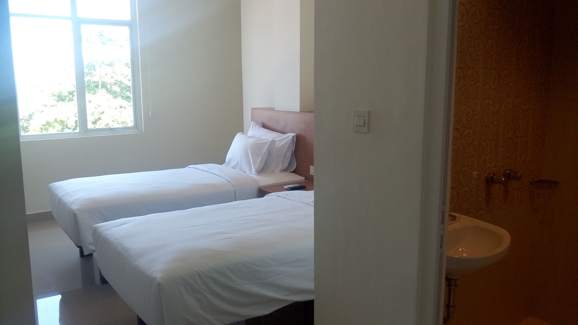 Big Fish Hotel Manado Buitenkant foto